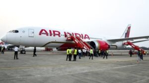 Air India Flight 300 feet नीचे