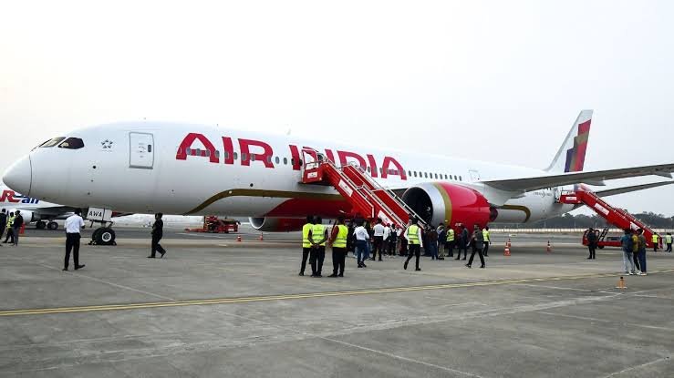 Air India Flight 300 feet नीचे