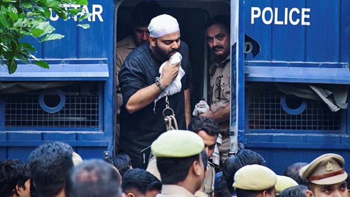 उमर अहमद के समर्थकों पर FIR